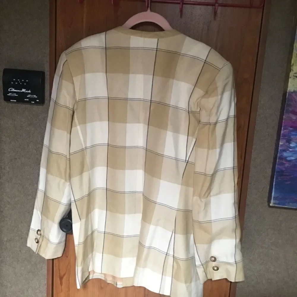 NWOT. Kasper Brand Women’s Size 12  Tans, Cream and Black Check Jacket